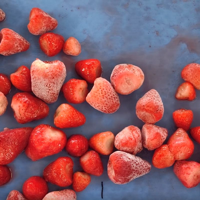 frozen strawberry raw material.jpg